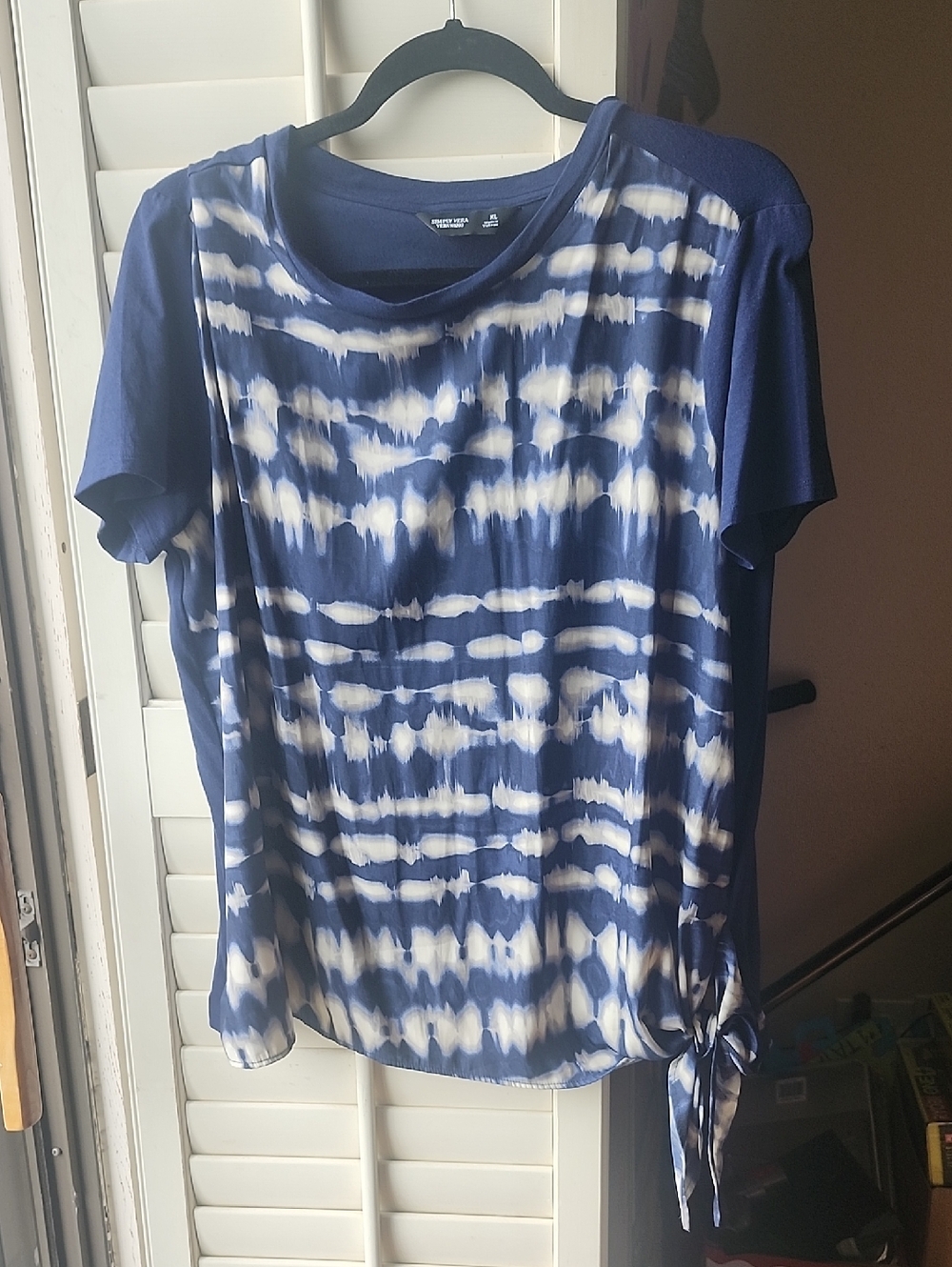 Simply Vera Vera Wang Navy and White Tie-Dye Short Sleeve Top with Side Knot
